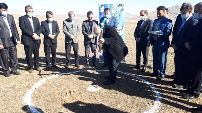 نخستین نیروگاه خورشیدی ۱۰ مگاواتی شمال استان اصفهان کلنگ‌زنی شد