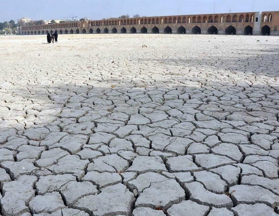استاندار اصفهان: آب سد زاینده‌رود تنها کفاف ‌۱۰۰ روز را می‌دهد/ اولویت تامین آب شرب است